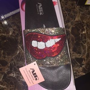 Women’s Fashion Slides.